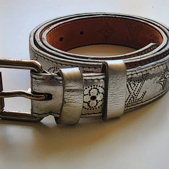 LOUIS VUITTON - AUTHENTIC LV METALLIC SILVER LEATHER PERFORATED MAHINA BELT - Picture 1 of 15